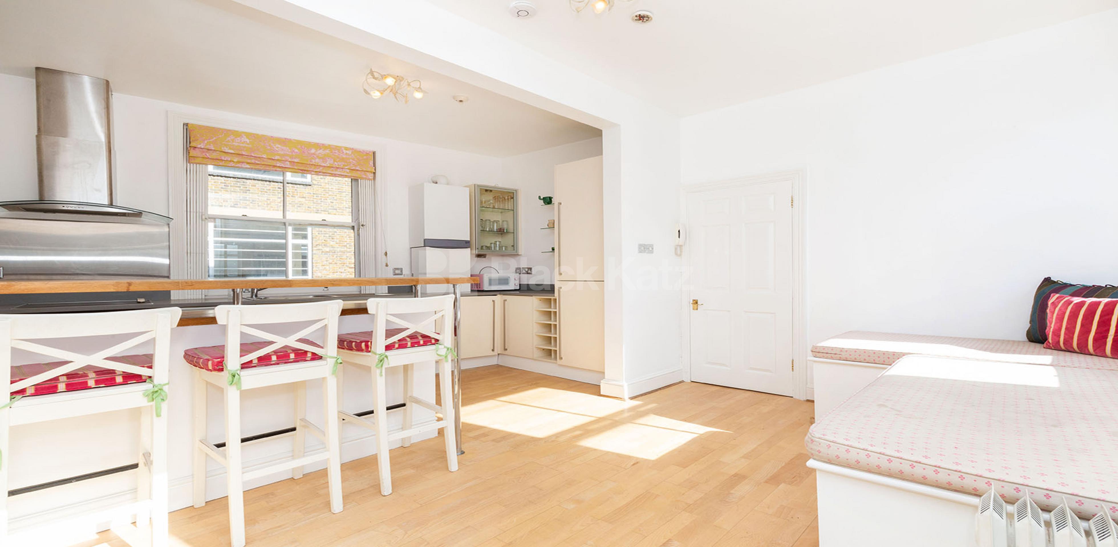 			SPLIT OVER 3 FLOORS, 2 Bedroom, 1 bath, 1 reception Maisonette			 Baron Street, ANGEL N1 N1